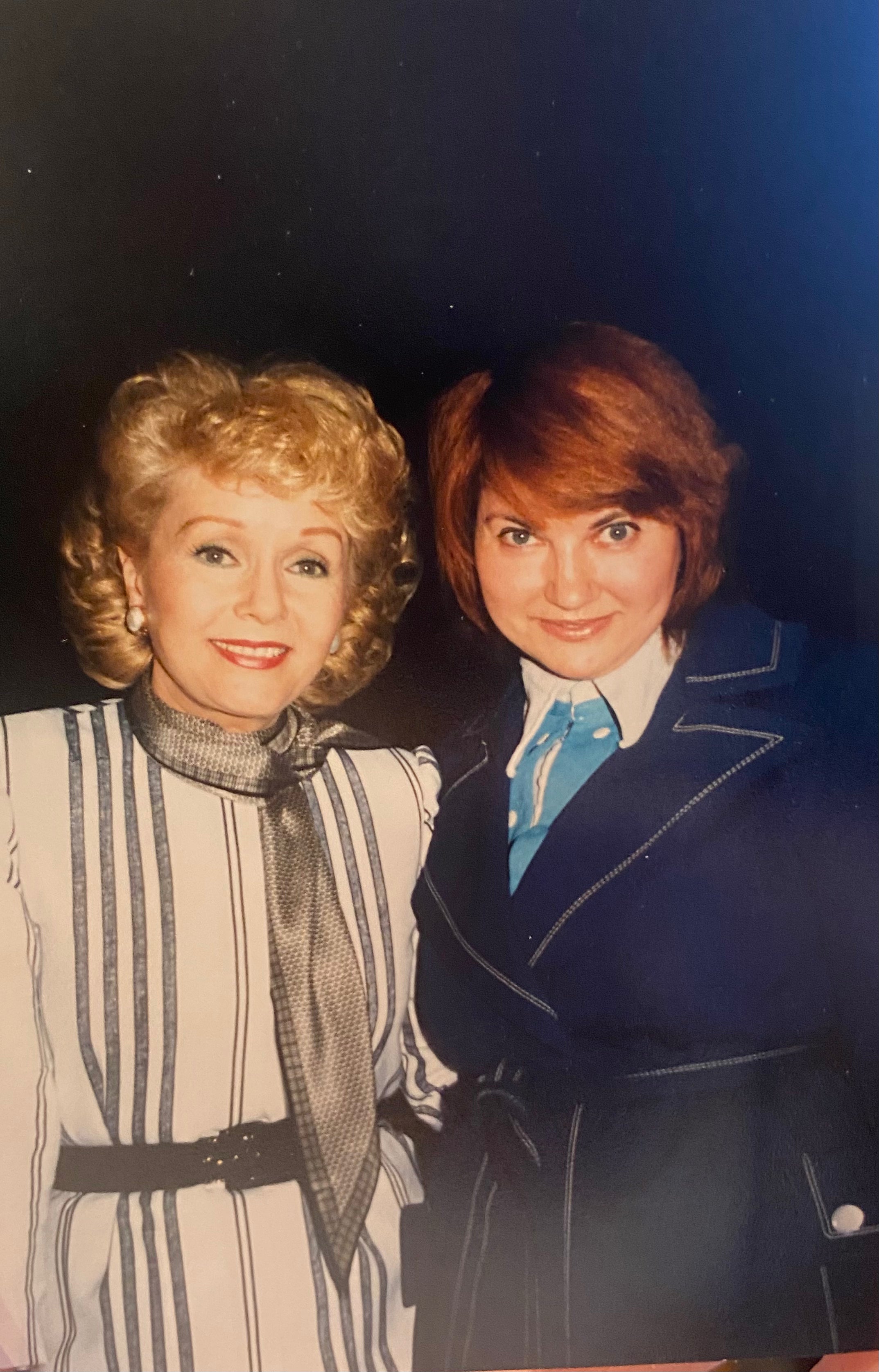 DEBBIE REYNOLDS PERSONAL BLACK AND GREY ASCOT SCARF